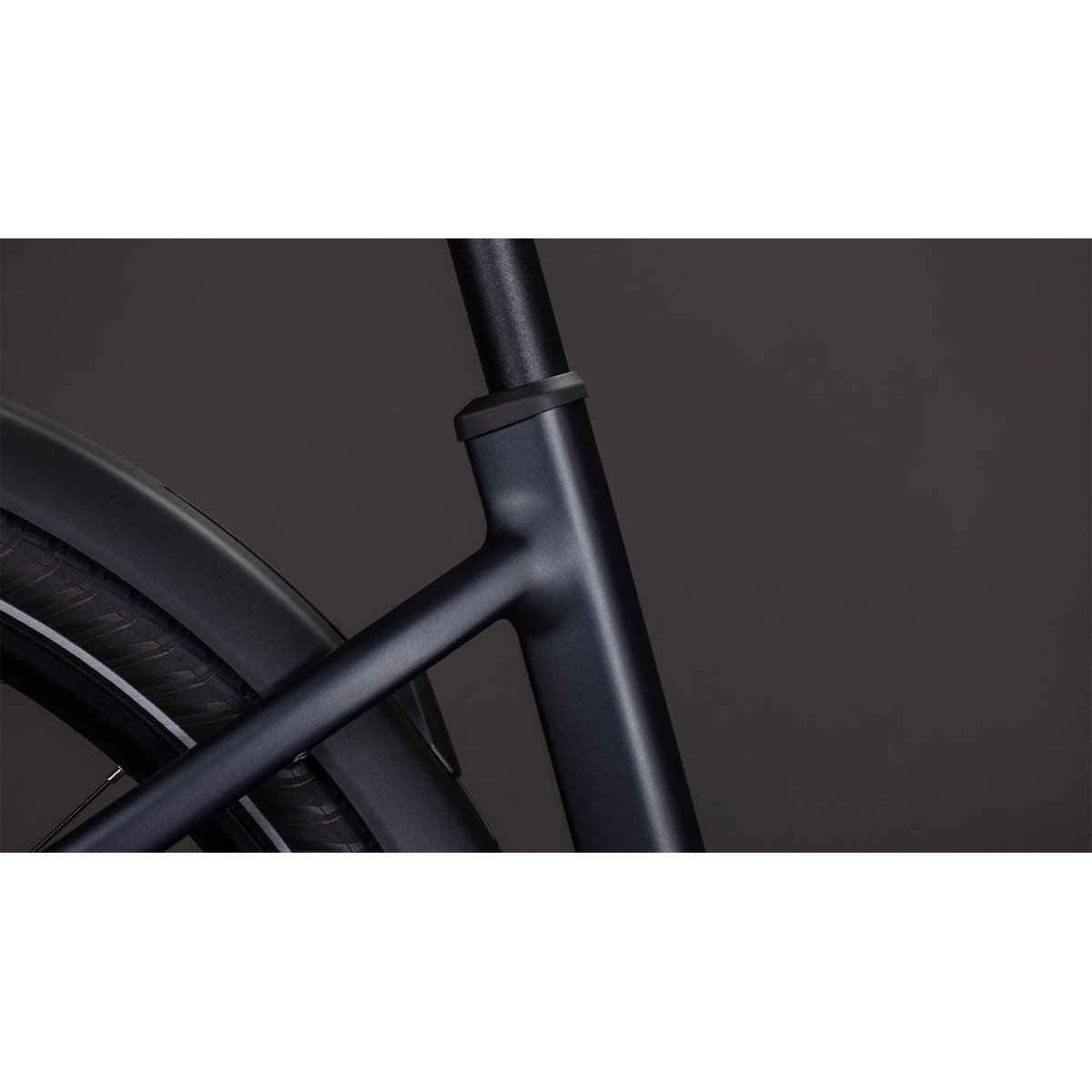 Cube Touring Hybrid ONE 600 Easy Entry coal'n'chrome 2026 elektrinis dviratis