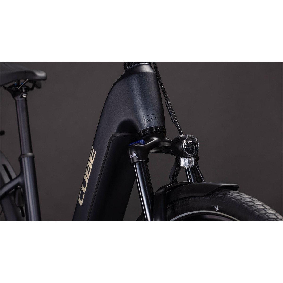 Cube Touring Hybrid ONE 600 Easy Entry coal'n'chrome 2026 elektrinis dviratis