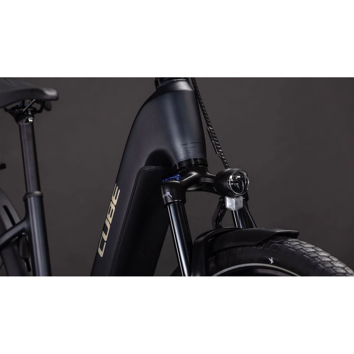 Cube Touring Hybrid ONE 600 Easy Entry coal'n'chrome 2026 elektrinis dviratis