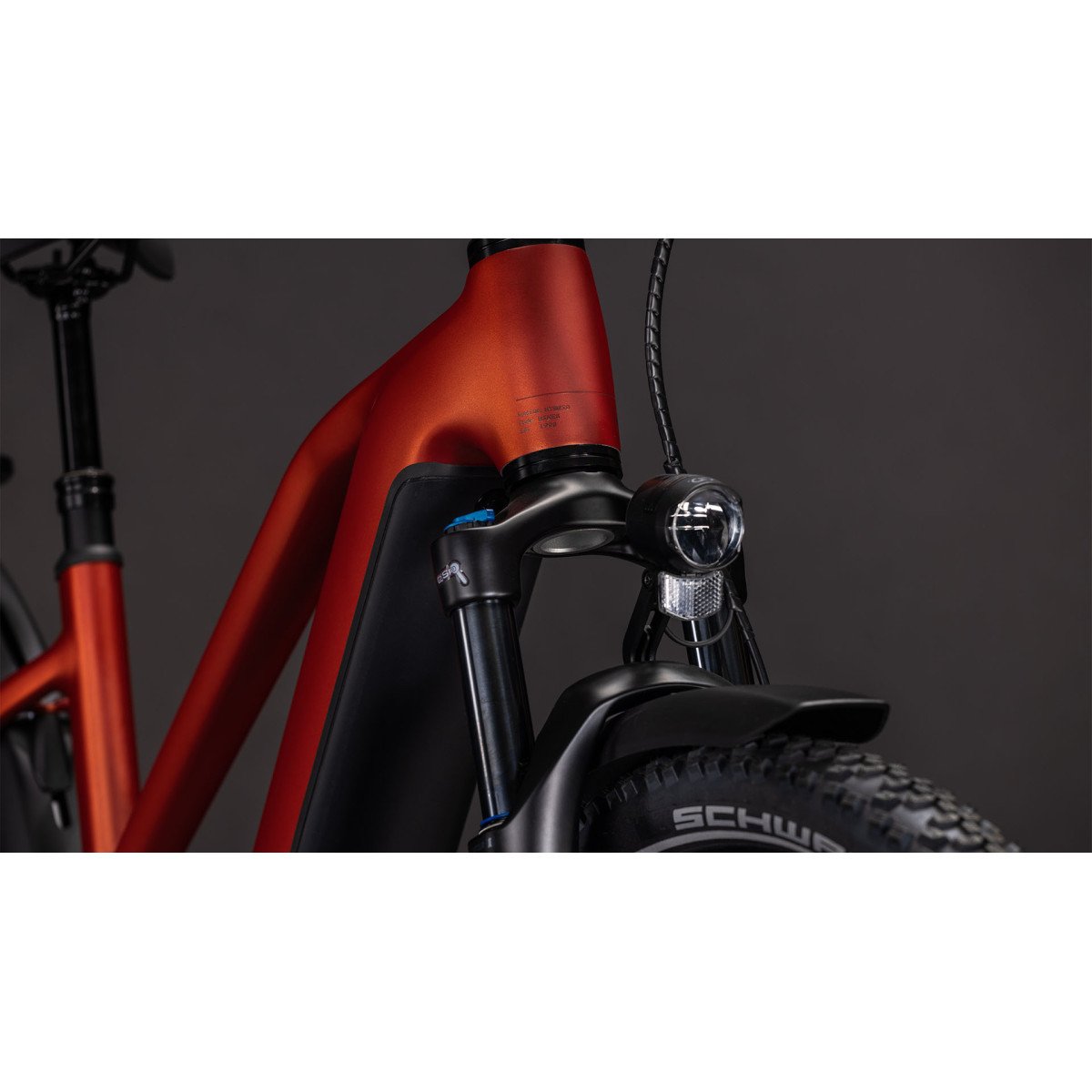 Cube Nuride Hybrid Pro 800 Trapeze chilli'n'black 2026 elektrinis dviratis