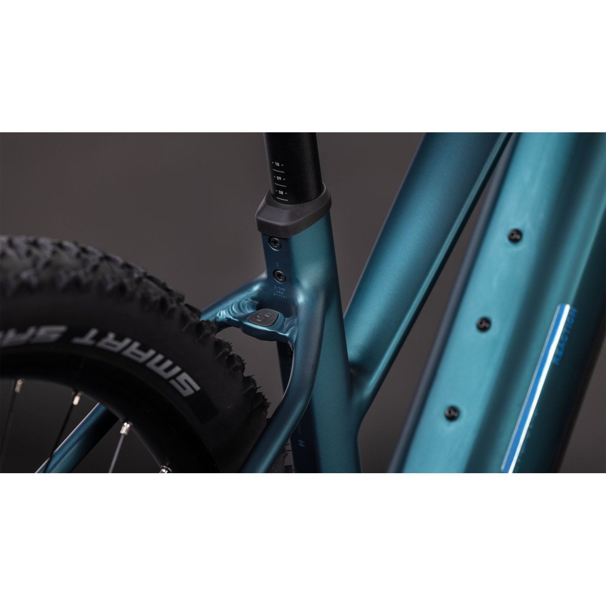 Cube Reaction Hybrid ONE 800 Trapeze 29 royalgreen'n'prism 2026 elektrinis dviratis