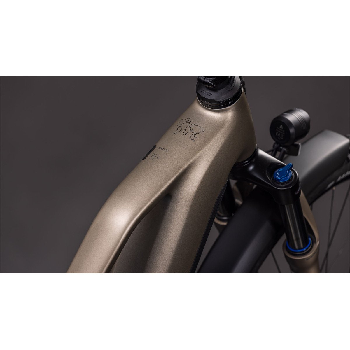 Cube Nuride Hybrid Pro 800 Trapeze flashstone'n'chrome 2026 elektrinis dviratis