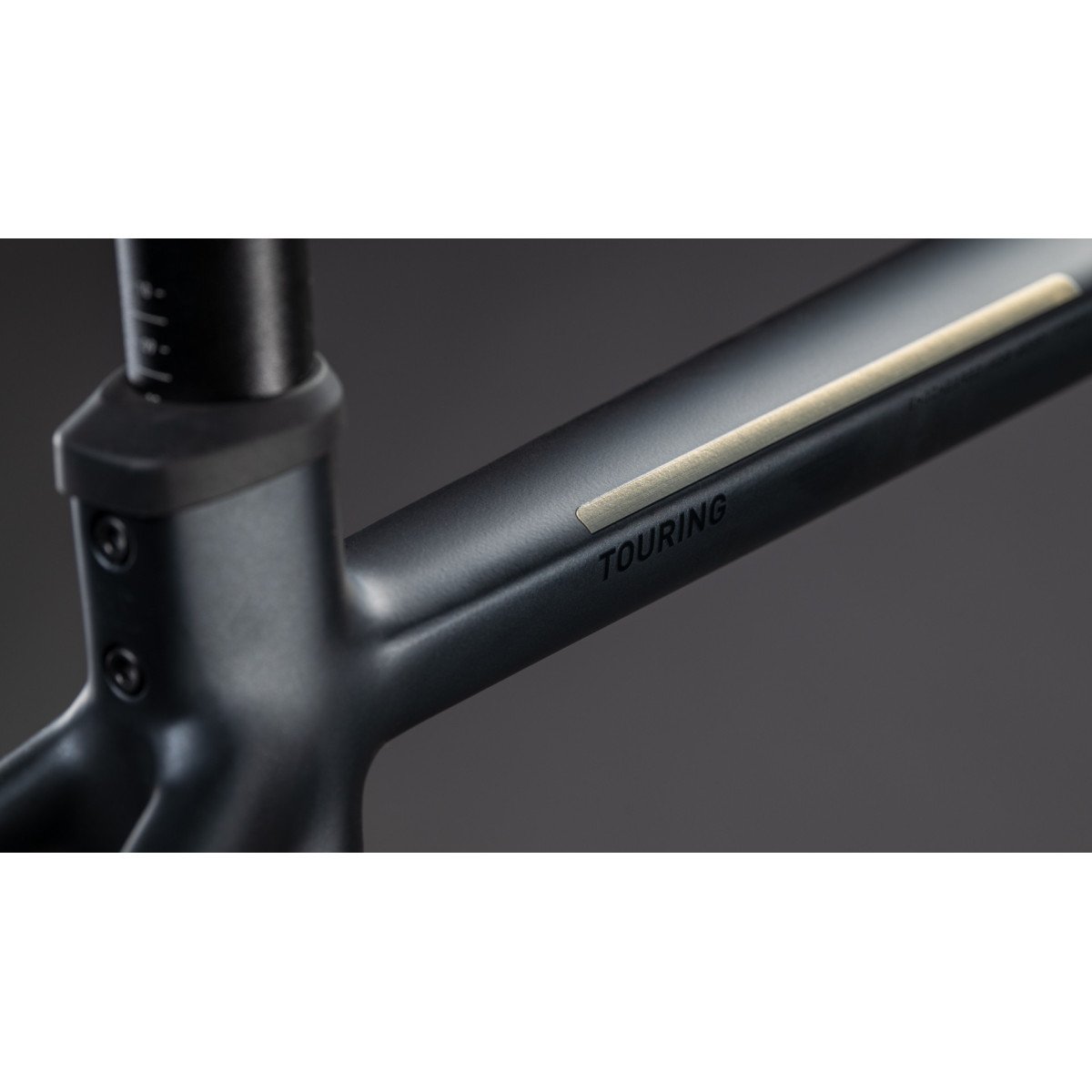 Cube Touring Hybrid ONE 600 coal'n'chrome 2026 elektrinis dviratis