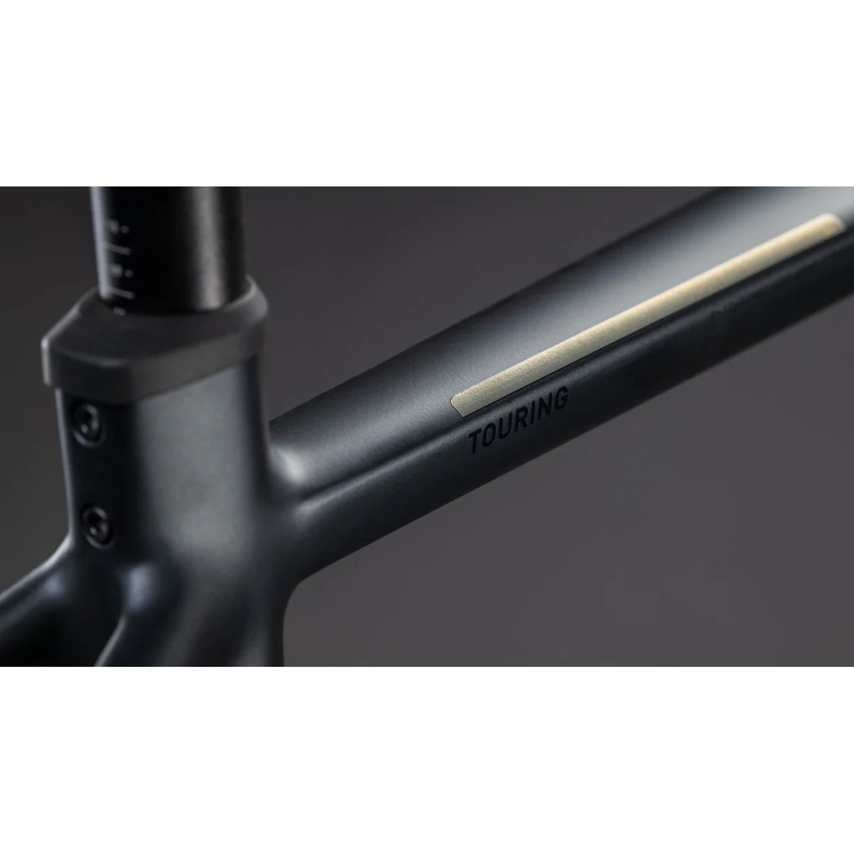 Cube Touring Hybrid ONE 600 coal'n'chrome 2026 elektrinis dviratis